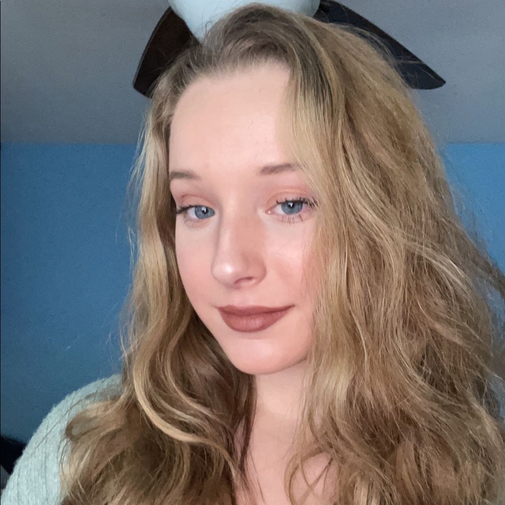 Meet your Posher, Ava